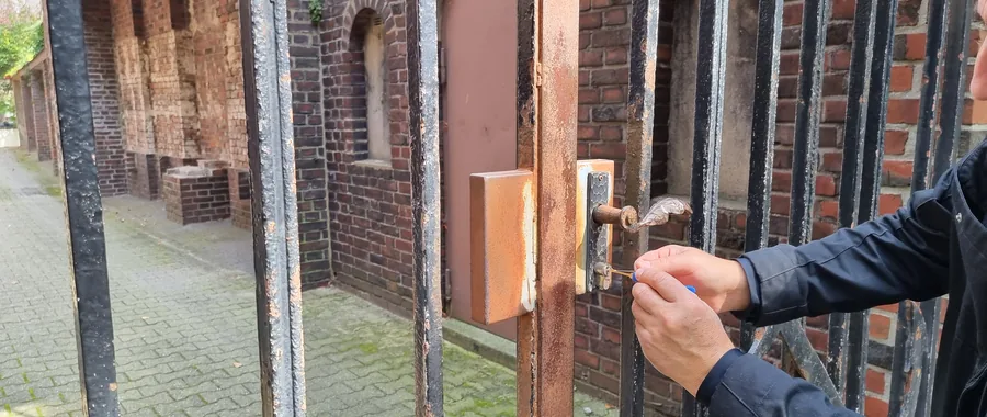 Öffnung einer Toranlage durch den Schlüsselfuchs